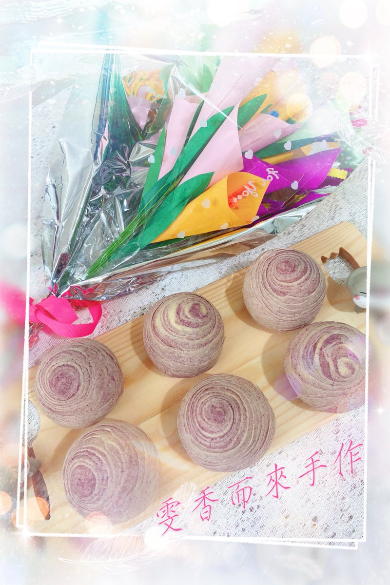㊗️大家中秋佳節快樂

剛才做了這六顆應景一下

麻糬芋頭肉鬆千層酥🥰
#不專業烘培🤣 https://t.co/F1qzpDuC2m