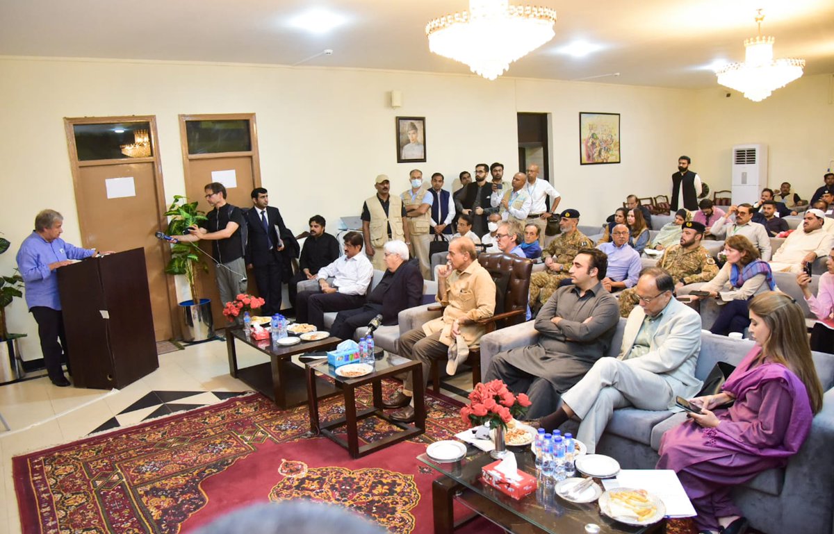 aclockworkobiii's tweet photo. During UNSG official visit, he ensured that the assistance will be provided in the flood affected regions by international communities. He also appealed to the developed countries to send their aid and relief in Pakistan.
#UNSGinPak
#UNSGSolidarityVisit https://t.co/8U9d0az3fd