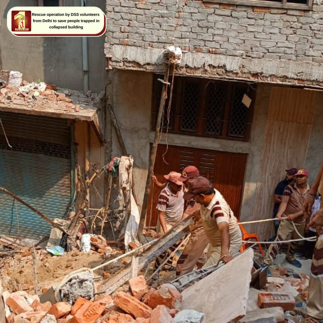 DSSNewsUpdates's tweet photo. Motivated by teachings of St Dr @Gurmeetramrahim Singh Ji Insan,#DeraSachaSauda’s volunteers rushed to the spot for rescue operations as they got to know about building collapse in Delhi.Thanks to Guruji for instilling passion among volunteers to serve humanity! #DisasterRelief https://t.co/8KgPNiM1D6