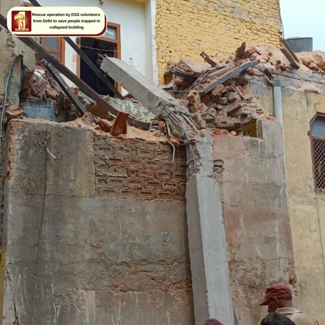 DSSNewsUpdates's tweet photo. Motivated by teachings of St Dr @Gurmeetramrahim Singh Ji Insan,#DeraSachaSauda’s volunteers rushed to the spot for rescue operations as they got to know about building collapse in Delhi.Thanks to Guruji for instilling passion among volunteers to serve humanity! #DisasterRelief https://t.co/8KgPNiM1D6