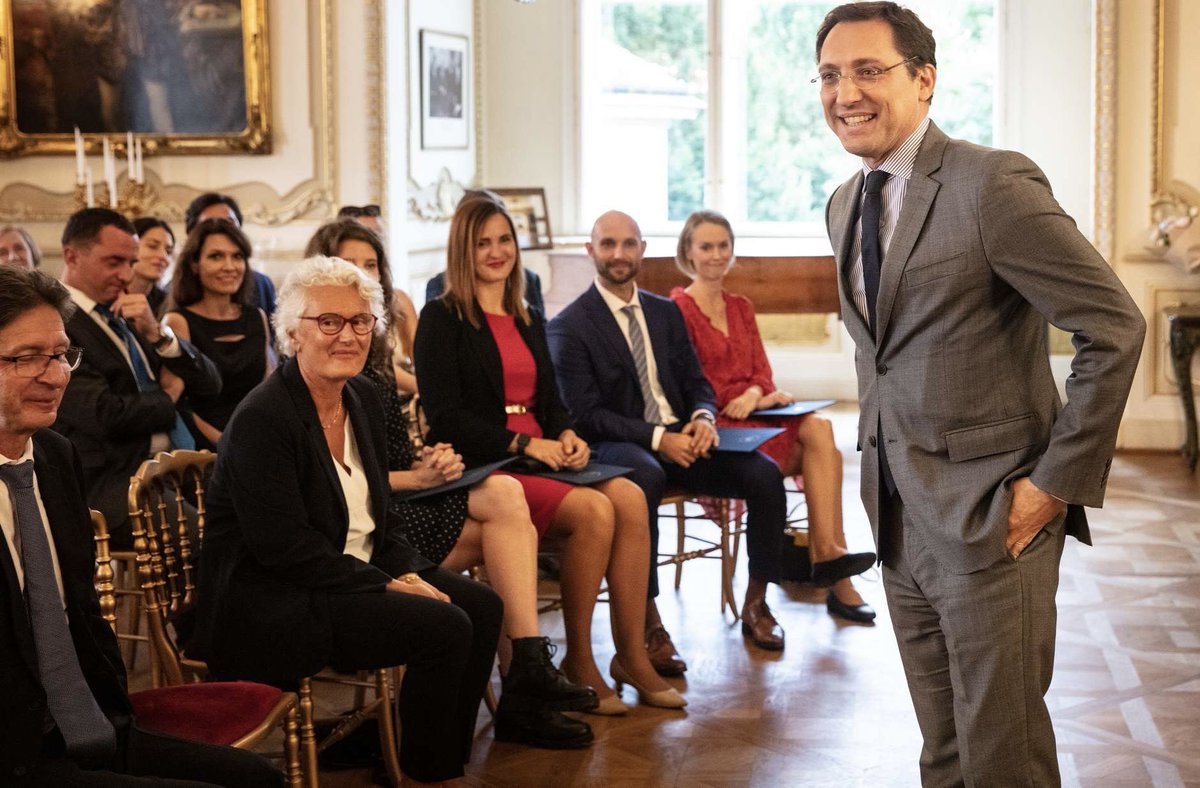 AlexisDutertre's tweet photo. 🇫🇷🤝🇨🇿🇪🇺| Félicitations aux diplômés du double Master/MBA de #management des #entreprises de l’institut franco-tchèque de gestion #IFTG, 31e promotion du partenariat entre @vsecz et @iaelyon !
Remise des diplômes @France_CZ en présence du ministre de l’Education @VladimirBalas. https://t.co/zCsdeDmCM9