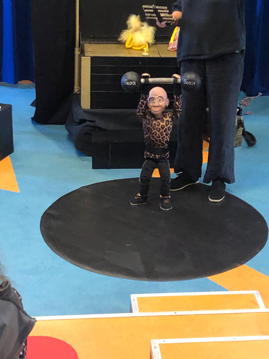 trollemorNL's tweet photo. Donderdag 8 september was #CircusAllezHoep in het theater van @HetWKZ De rupsen lieten hun kunsten zien met behulp van de 3 meisjes.
#wilhelminakinderziekenhuis #StichtingGilat #BartBosch #kindertheaterdehogehoed #interactieftheater #marionettentheater https://t.co/soTOkKjNrC