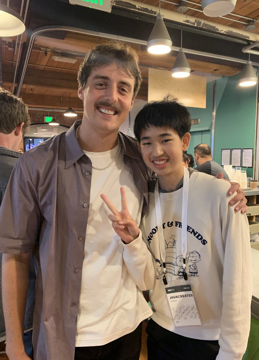 JavaCreates's tweet image. Denis &amp;amp; Sir Meows A Lot was literally my childhood, never in a million years would I have imagined meeting @DenisDailyYT in person 🥹

#RDC22 is so awesome.