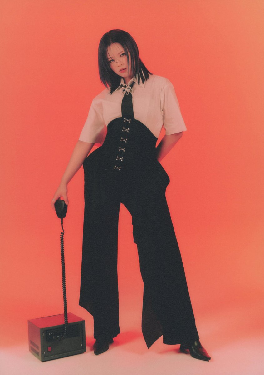 SCAN] TWICE 11th Mini Album <BETWEEN 1&2> Photobook Jeongyeon