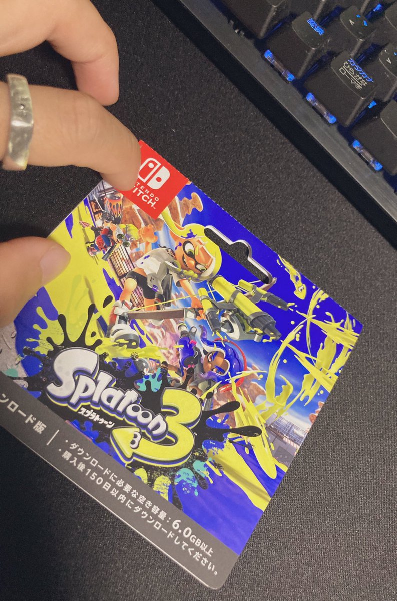 ダウンロード版買ってたの忘れてて、コンビニでスプラトゥーン3を間違えて買ってしまったので

抽選で1人にあげます

このツイートRT＆いいね
最強の轟svをフォロー

抽選は、明日16時
DMに送ります。

良いスプラライフをᔦꙬᔨ🔫🎨
 #スプラトゥーン3 
 #プレゼント