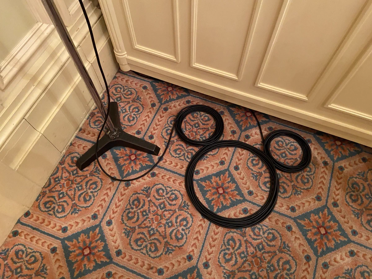 さすがディズニー！ケーブル捌きにもホスピタリティあふれる！