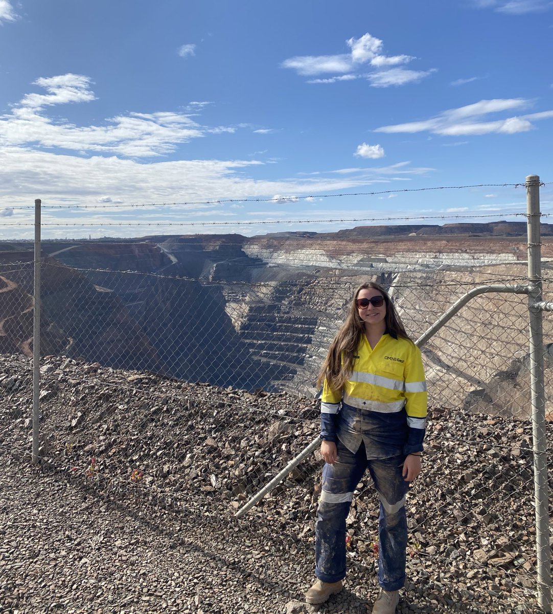 Properjobgeol's tweet photo. Maybe it’s time for an update .. joined the Cornish Diaspora as an exploration geo in Western Australia! Less than 2 weeks since landing in the country I’m lucky to be posted near Kalgoorlie and then near Wiluna 🇦🇺🦘 https://t.co/0wvmDfhhKX