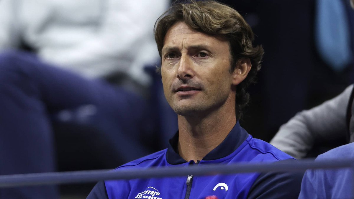 Hace 19 años, Juan Carlos Ferrero pisó la final del #USOpen y se convirtió en número 1 del mundo.

Hoy, su pupilo quiere cerrar el círculo y lograr un triunfo que puede ser histórico.

Qué jodidamente bonito es el deporte con este tipo de historias.