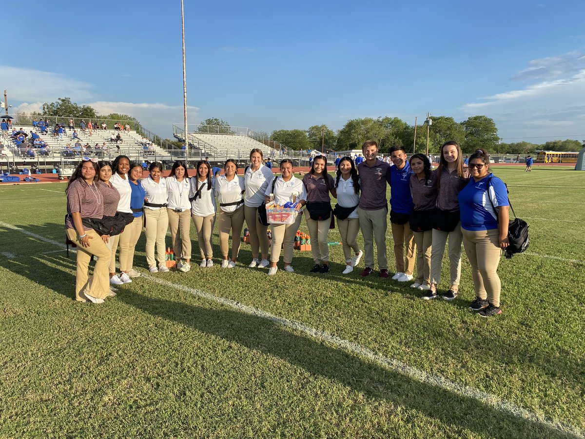 devineAT22's tweet photo. An amazing job done by athletics trainers on both sides of the field. Good game to both teams #nataliahs #dwvsnm https://t.co/aduUiRzY4v