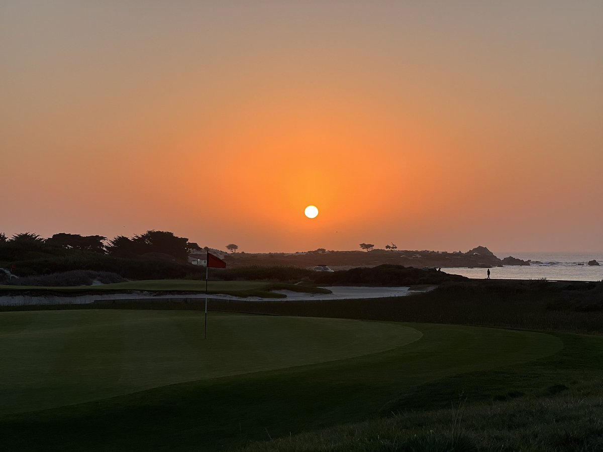 ColsonBates's tweet image. My 6-month internship comes to an end today here at Spanish Bay. It’s been truly amazing to work on this beautiful property each and every day. A big thanks goes to the entire crew here for making my experience great. California, you have my heart. I’ll be back. ❤️ #thankful