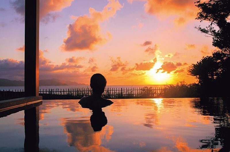 ╭━━━━━━━━━━╮
   一度は訪れてみたい
　　夕日スポット🌇
╰━━━━ｖ━━━━━╯

《京都府》夕日ヶ浦
⏩a.r10.to/h6ktUa

水平線に沈む夕日がとっても美しい🎵　ドラマ「砂の器」のロケ地としても有名

夕日ヶ浦周辺の宿🏨
⏩a.r10.to/hu5rjO

#夕日ヶ浦
#夕日の名所