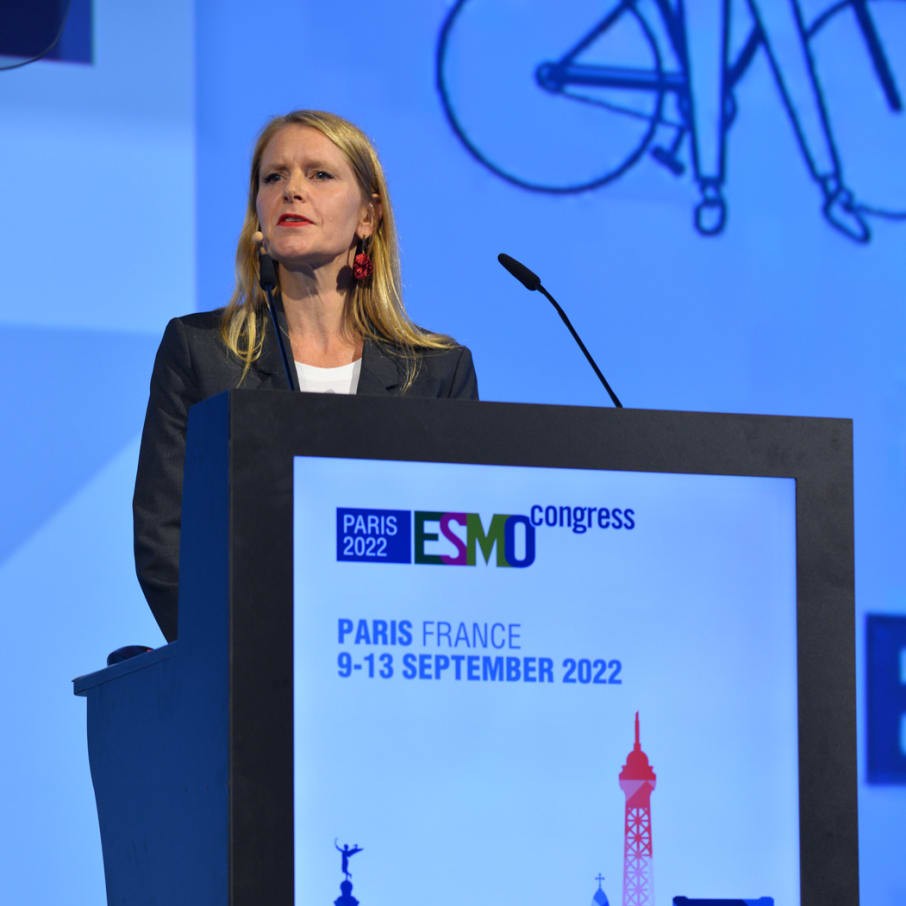 myESMO's tweet photo. #ESMO22 Day 2 agenda: Proffered Paper sessions, Multidisciplinary &amp; Special sessions, Mini Orals, Challenge your Expert, sessions for #youngoncologists &amp; #patientadvocates, &amp;, la pièce de résistance, the Presidential Symposium I (16:30 - Paris Auditorium) https://t.co/iqigoQq2vi https://t.co/CTeloHGOJc
