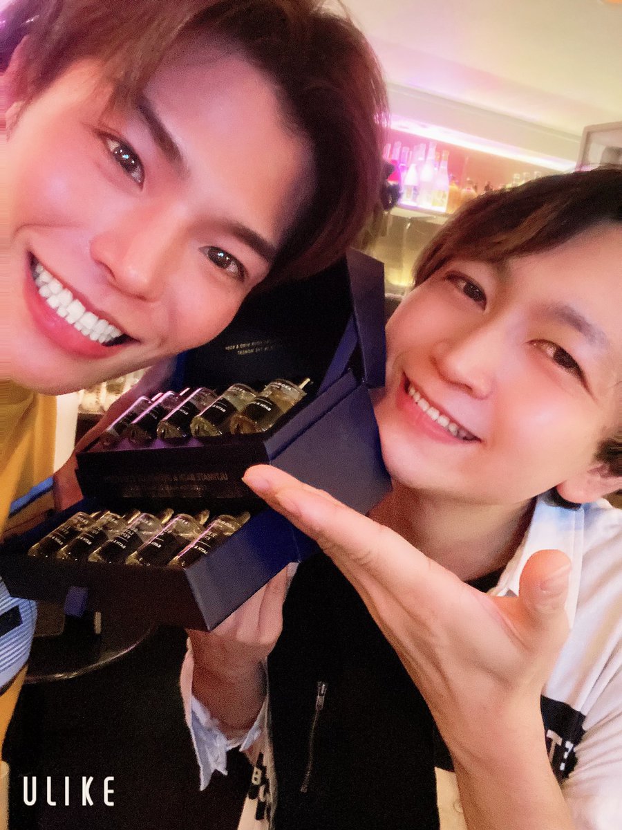 tshr0903's tweet photo. 飛び出した感情や尖ったままの言葉もあるし、目を逸らしたくなる時や耳を塞ぎたくなる時も課題は山積みだけど
それでも前へ進もうと思えるのは、皆様のお陰です😌✨
心から謝謝🐼🫶❤️
#MyBirthday
#MEGAROCK
#新宿二丁目 https://t.co/ScU0t94773