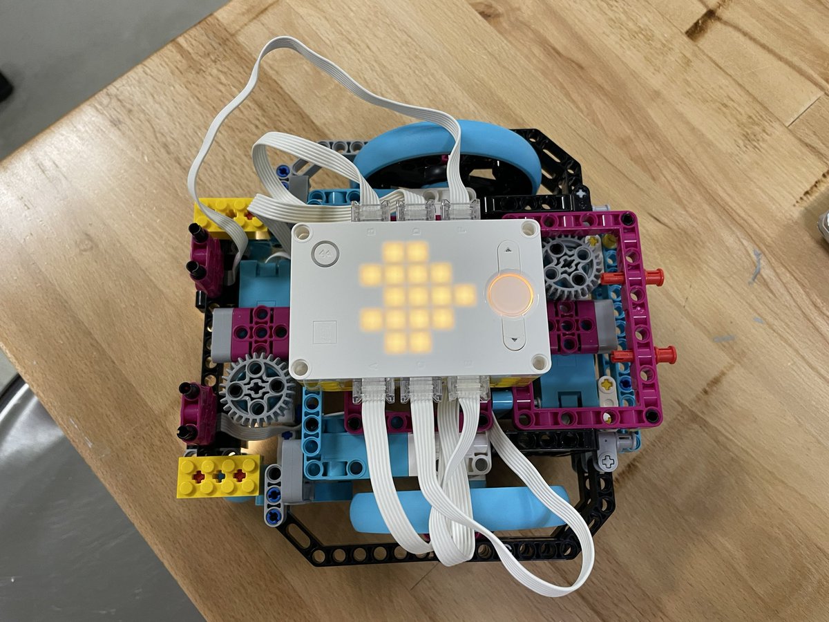 The Engineering Design Process is in full effect in 7/8th grade Robotics as they make design changes to improve their robots. <a href="/parishepiscopal/">Parish Episcopal</a> <a href="/JMakins79/">Jennifer Makins</a> <a href="/jm_wilson/">JM Wilson</a> #parishstem #superpowered <a href="/firstlegoleague/">FIRST LEGO League</a>