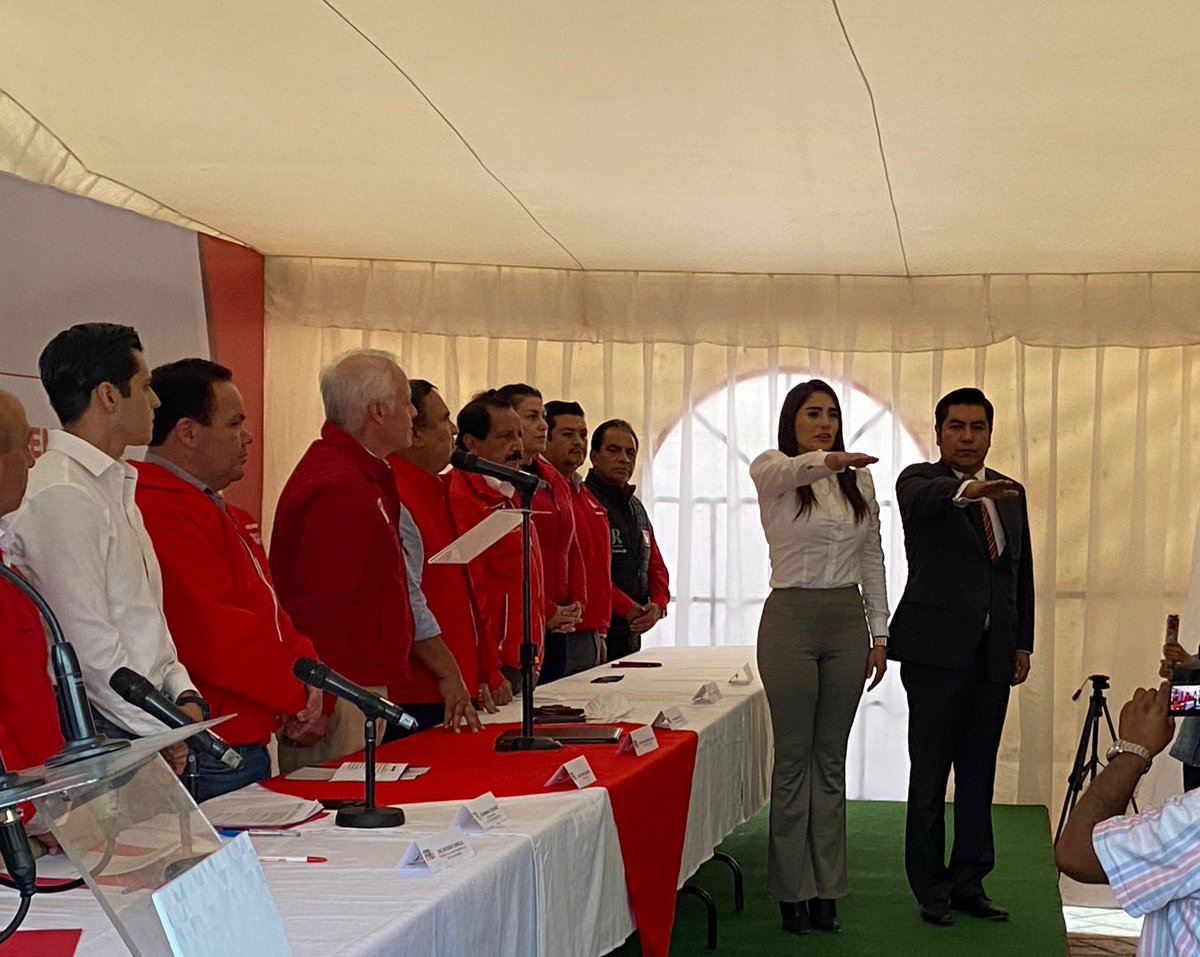 pablobedolla's tweet photo. Con mucha alegría fuimos testigos de la Toma de Protesta a la Nueva Dirigencia del PRI en #Ocoyoacac
#UnidadPriista
#OrgulloPriista
#ProgresoYBienestar 
#Edomex

@PRI_EDOMEX 
@EricSevillamx https://t.co/YERvsCXPuw