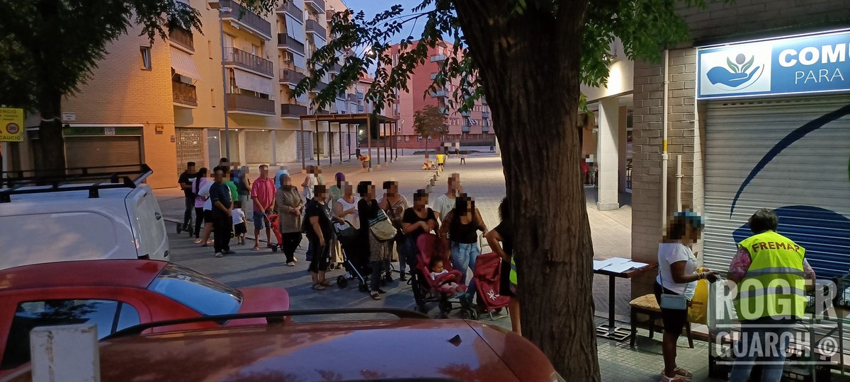 94 dies amb #ChalecosAmarillos reclamant un #MenjadorSocialJa i l'alliberament de #FreePabloGonzalez #FreeAssange i #FreeAlexSaab

Dijous a <a href="/AsociacindePaz1/">Asociación de Paz</a> 75 famílies ateses i 10 voluntaris.
(Fotos <a href="/rogerguarch/">ROGER GUARCH FELIP | compte secundari</a>. Twitt <a href="/EncarnaP3/">Red Basi</a> )