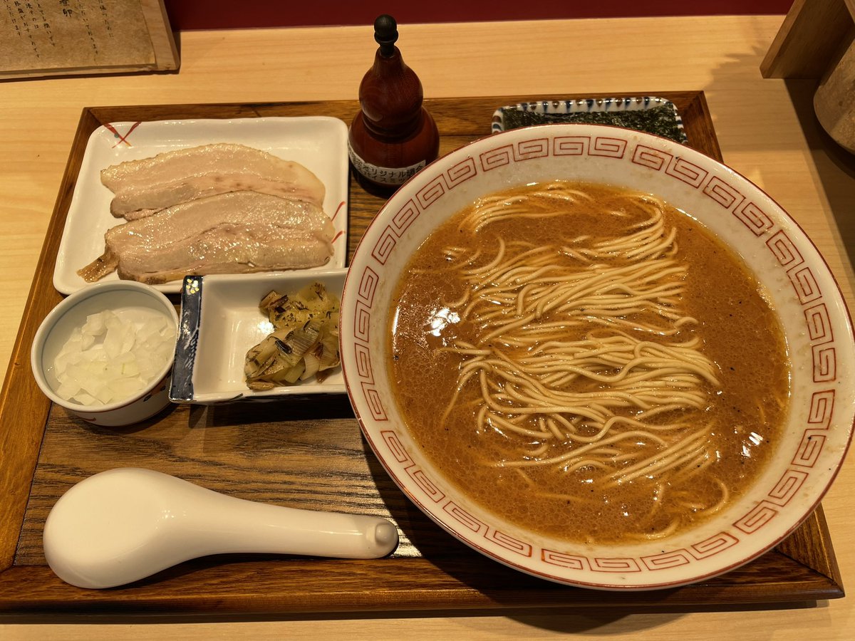 kaneyan815's tweet photo. 今日のラーメン🍜
海老と赤魚。

細麺でちょっと硬め。スープが見た目よりとろってしてた。
うま🙏 https://t.co/kOzlRnwBJ0