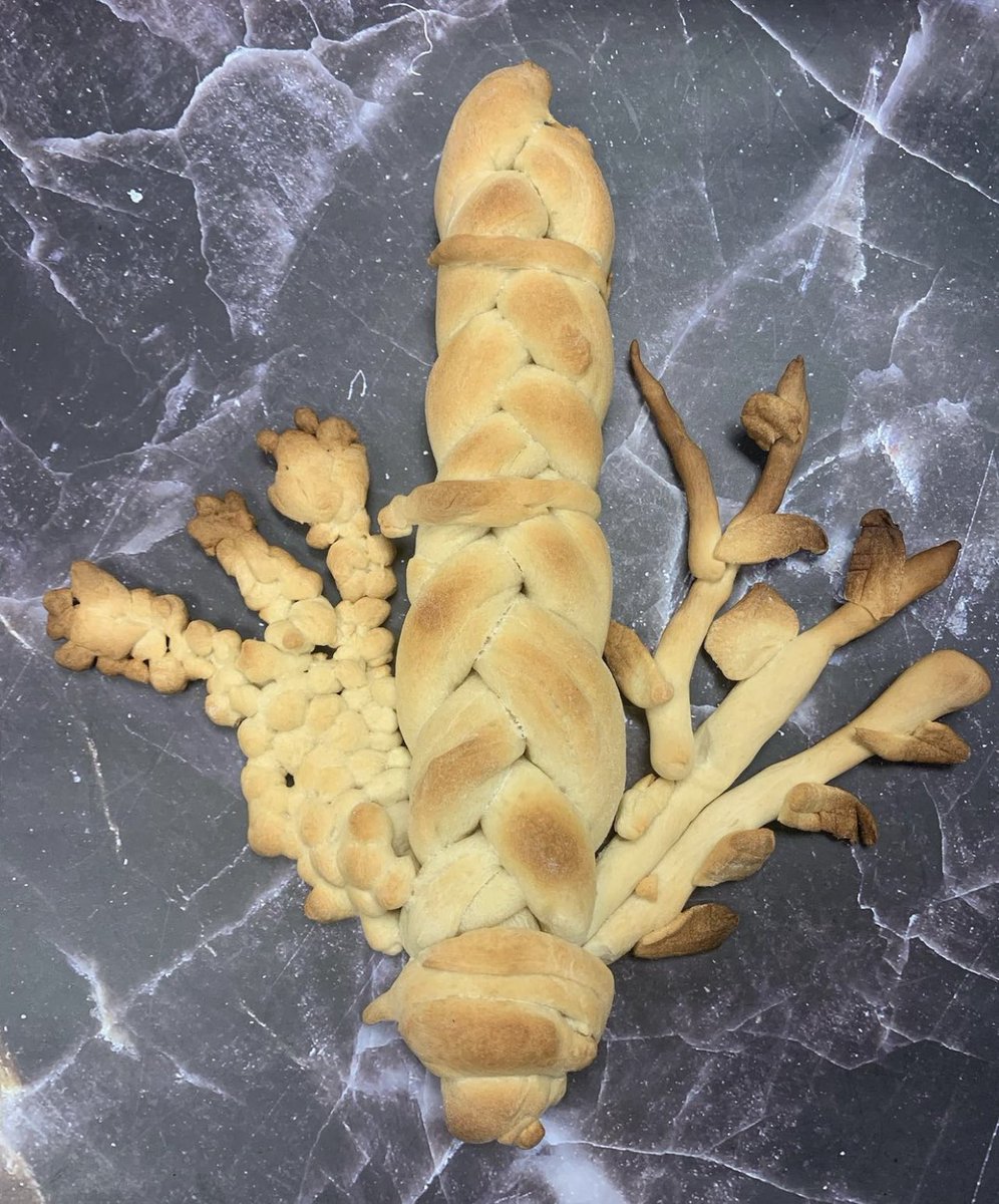 JewfjanStevens's tweet photo. The Challah that particularly caught her attention back in 2020 was my Sukkot set, I couldn’t have a sukkah bc I didn’t have outdoor space so I made one out of bread https://t.co/u37G9aATWa