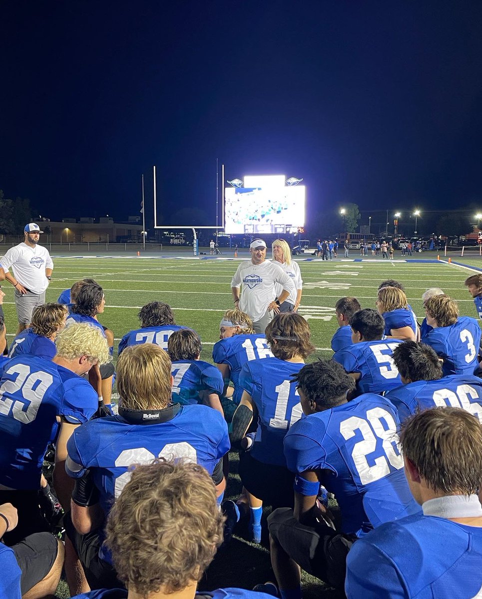 whsrooathletics's tweet photo. Weatherford 54
Burleson 52

#25 Joseph Polk30carries 170yards 5.73 touchdowns

#7 Melvin Polk7 catches 105yards 2 touchdowns, and another 66 yards on the ground with a score 

@MelvinPolk6 @3Josephpolk https://t.co/WleqMzduCr