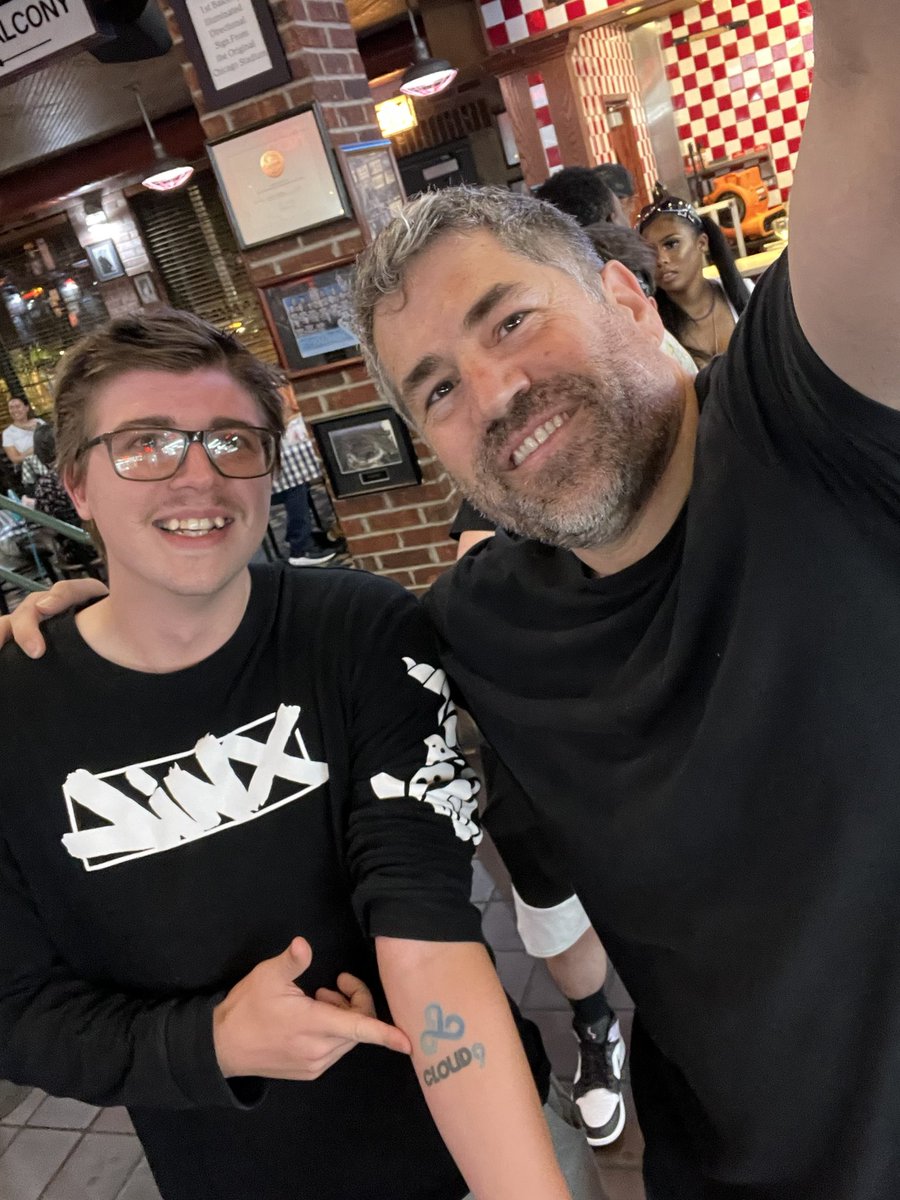 JackEtienne's tweet photo. I went to Portillo's Hot Dogs with @Fudgecakey and @Zeyzal and we ran into a bunch of great C9 fans.  This guy had a Cloud9 tattoo! 💙 https://t.co/mxq3BTMLFj