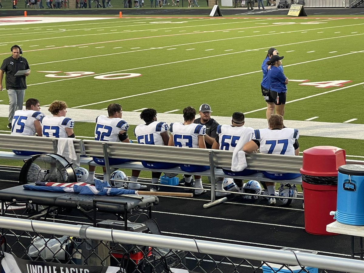 JacobAlford50's tweet photo. Big rivalry win for our dudes @Lindale_FB! OL and H’s helped pave the way for 250+ yards rushing and 3 TDs on the ground in a 30-27 win! 

It was a #GRITTY win! These dudes played hard and I’m super proud of them - back to work tomorrow morning! #EAT #ALLIN @CoachB_Ricks https://t.co/yHIsVPzVvY