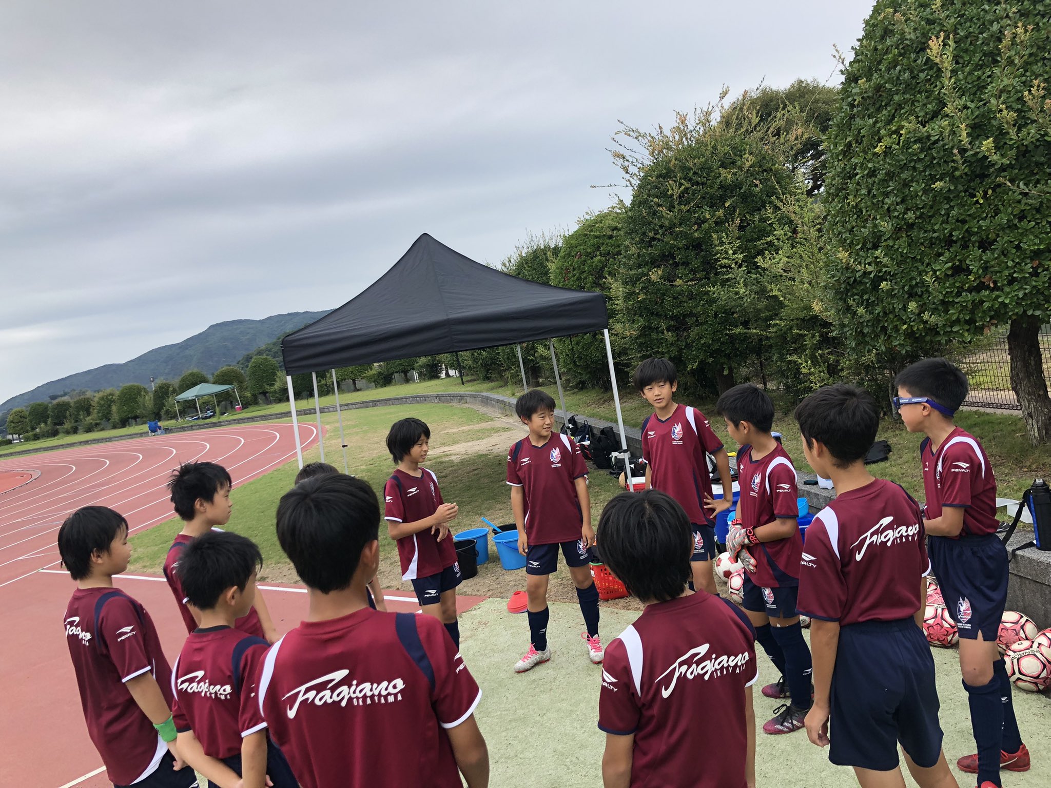 ファジアーノ岡山スクール 備前市長杯ジュニアサッカー大会 本日は備前市長杯ジュニアサッカー大会交流戦に参加しています 県内のチームと試合を行います 入念なミーティングを重ねて試合に挑みます ファジアーノ岡山 サッカースクール 備前