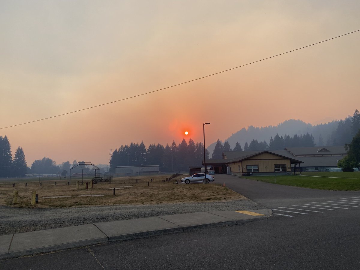 JenDowlingNews's tweet photo. GOAT ROCKS FIRE: The sun struggled to break through the haze caused by wildfire smoke in the communities of Packwood & Randle this evening. #wildfire #goatrocksfire #washington #fire #packwood #lewiscounty #highvalley #timberline #WAfire #fox13 #fox13seattle @fox13seattle https://t.co/xtdcJmMM9U
