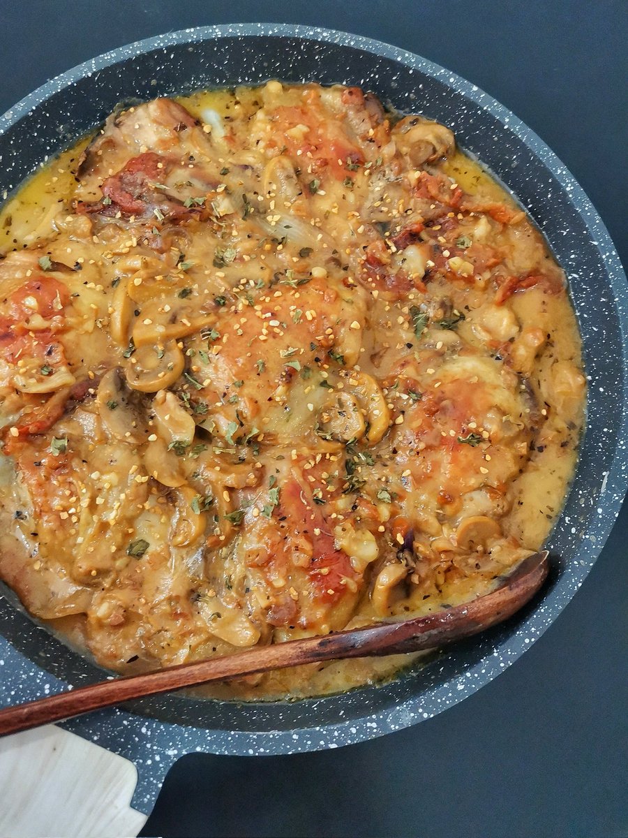 leeyoumar's tweet photo. Creamy Chicken Garlic Mushroom by #ChefLeo https://t.co/nRgZ3Et0yS