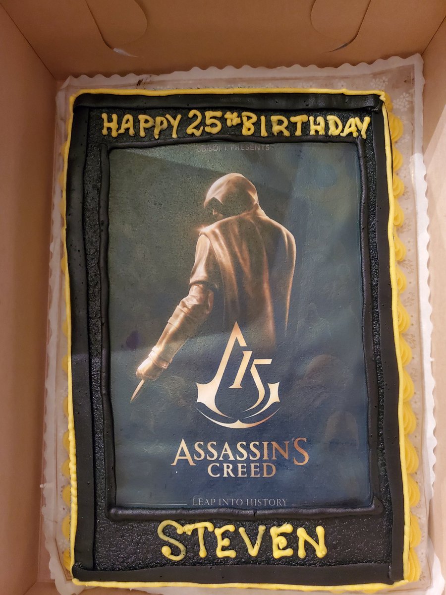 StevenCleven's tweet photo. Forgot to post my Birthday was September 6th of this year, perfect timing.....had my birthday theme from #AssassinsCreed 15th Anniversary!!!! And also, just in time my vinyl record that I pre-ordered back in March came in as a perfect birthday present 😁😁😁😁 @assassinscreed https://t.co/1kSl4WQl0V