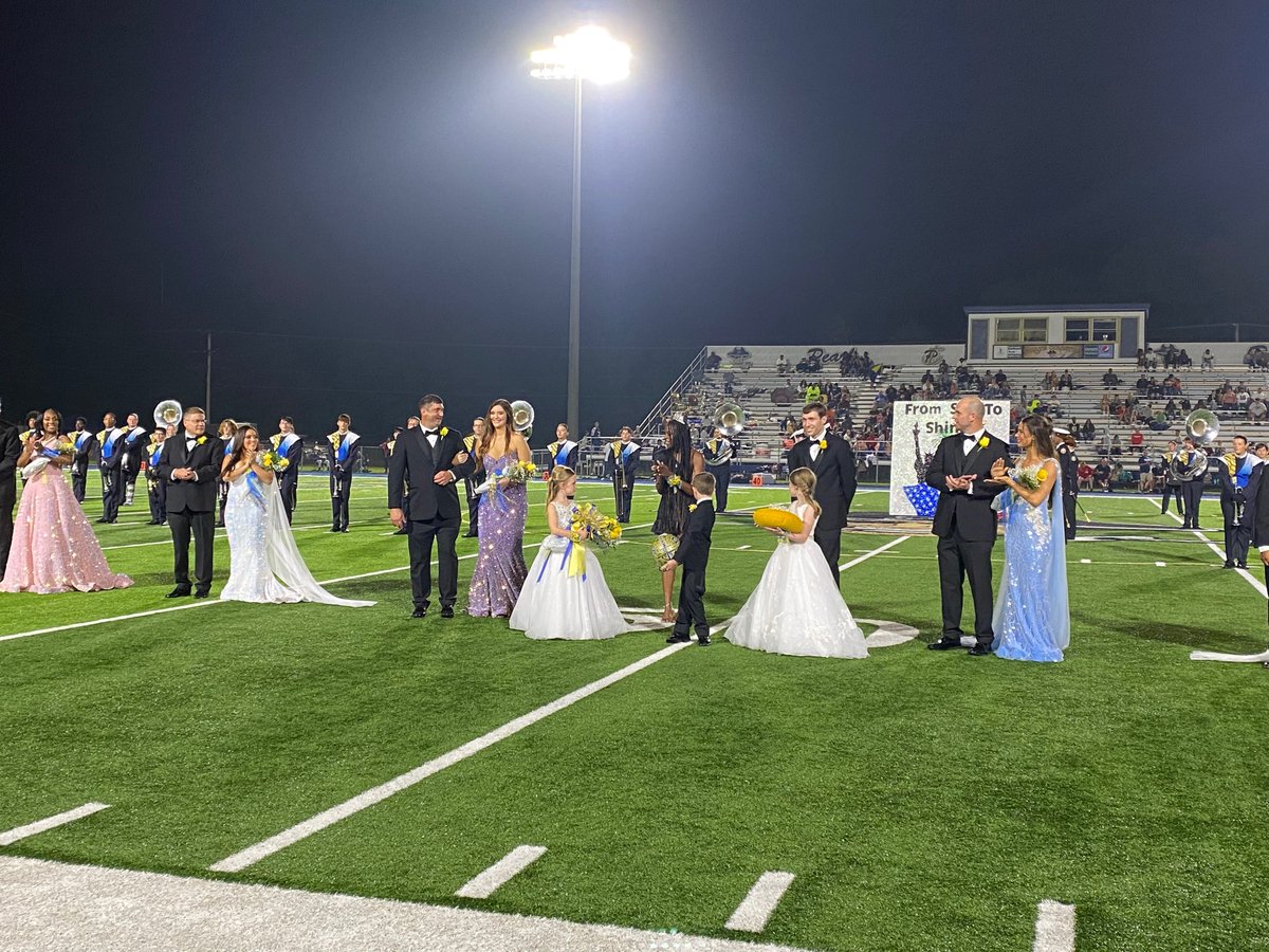PearlPSD's tweet photo. Pearl High School Homecoming Court. Congratulations to the 2022 Homecoming Queen Anneliese Renfroe! #wearepearl #werisebyliftingothers #homecoming2022 @PearlPiratesPHS https://t.co/3EOPbPOvRn