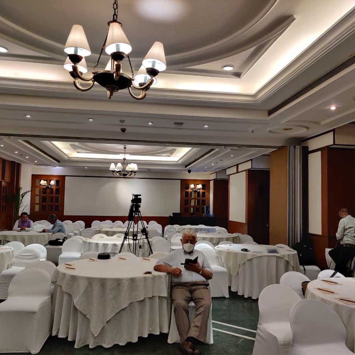 events_showcase's tweet photo. Snaps from our yesterday’s book launch event!
A seamless execution yet again by team #showcase
#booklaunch #event #events #liveevents #delhievents #virtual #hybrid #showcaseevents #showcasestudio https://t.co/L9B2gmWB1f