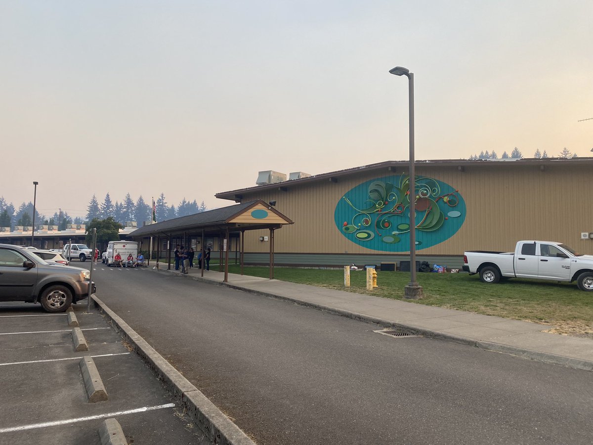 JenDowlingNews's tweet photo. The Red Cross has opened a shelter for wildfire evacuees at White Pass Jr & Sr High School in Randle. #wildfire #goatrocksfire #washington #fire #WAfire #fire #highvalley #redcross #packwood #randle #WAfire #fox13 #fox13seattle @fox13seattle https://t.co/mNqMQ8U6b9