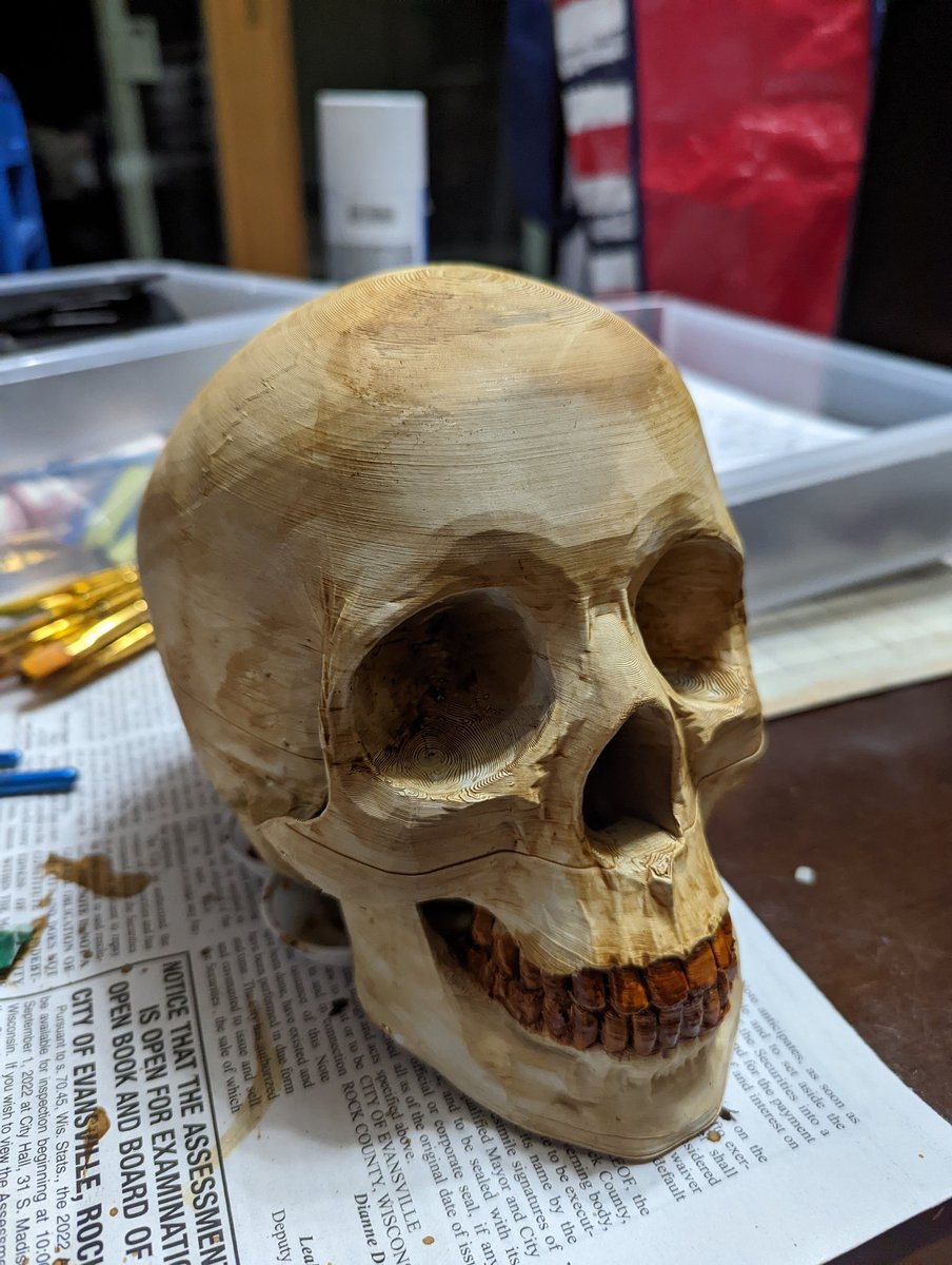 Defested_Jake's tweet photo. Just finished printing and painting this fairly last minute birthday present for the party tomorrow. It's about 80% scale for an adult human skull. https://t.co/kpTI7nn0Ib