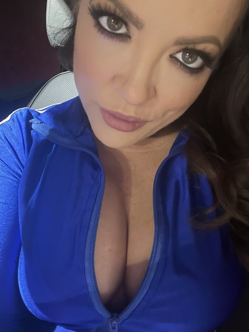 Whose ready to see these titties tonight at @littledslv ? https://t.co/Awfou3MErC<a href="/tag/nationalbikiniday"class="tags"><span>#nationalbikiniday</span></a>