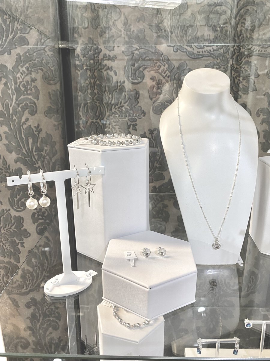 Thurso stockist, Eye Candy. Find #SBS winner @larkandlily award winning jewellery in the #caithness corner. Local suppliers & creatives. 
#nc500 #scottishhighlands #shoplocal #shopindie #SupportIndiebusiness #thurso #stylishjewellery