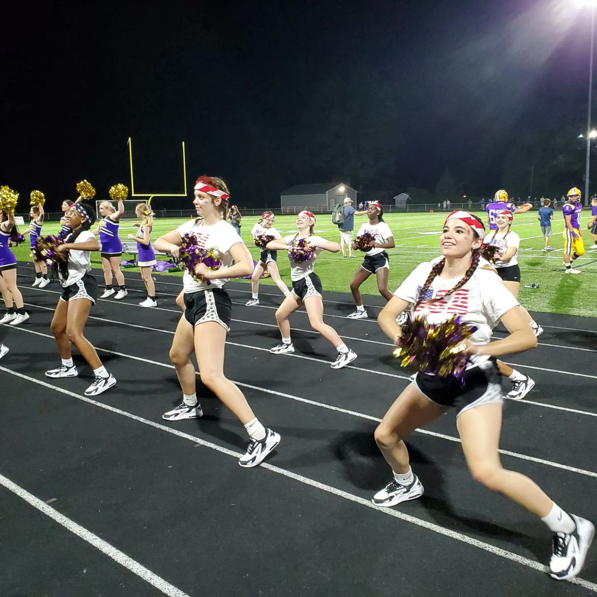 MaumeeDance's tweet photo. 🏈Friday Night Lights!! Second home game!! Beautiful night to dance for our Panther fans!! We were excited to hang up another "Panther Nation" sign we painted for our student section!! Thank you Marching Pride for inviting us to dance at Halftime!! 🎶🎶🎶#WeAreMaumee #MDTwork https://t.co/DLKlP5tM4X