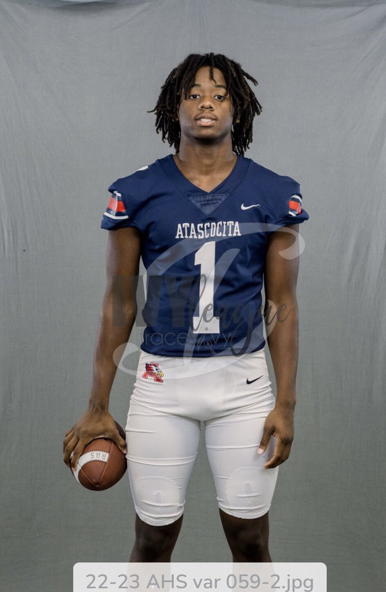 Champ7460's tweet photo. Most underrated QB in the state! 4 TD passes against Liberty in 2 1/2 quarters. 🅰️ played a playoff schedule for preseason! 9 td passes almost 700yds but y’all want guys that only play well against poor teams! I see a lot of superstars disappear against competition! Not @ZionQb https://t.co/san9hrD2y2
