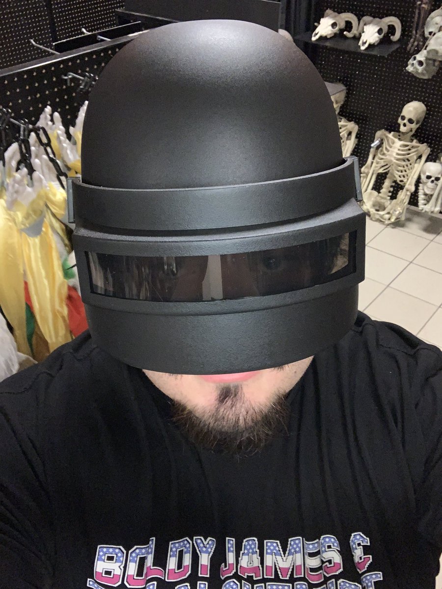 recyclemycasket's tweet photo. ainโt no one fucking with me or my Lvl 3 helmet #novest https://t.co/SF7jec4cjM