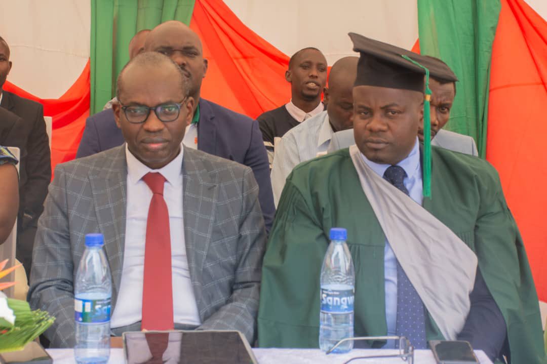 willynyamitwe's tweet photo. J’étais à @NgoziProvince (nord du #Burundi) où j’ai pris part, avec joie et fierté, à la remise des diplômes à 350 diplômés de l’East African Leadership Institute #EALI. https://t.co/NM8p9gNOaX