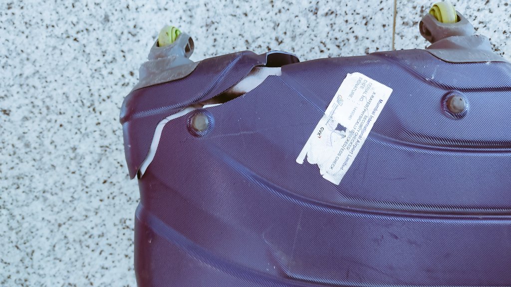 shekhar_C22's tweet photo. My luggage was damaged by @flyspicejet during Bangalore Delhi flight on 3sept 2022.@DelhiAirport
No one from the team is ready to support in a weeks time. 
#SpiceJet #delhiairport #airports #skybags https://t.co/HZuurpapeS