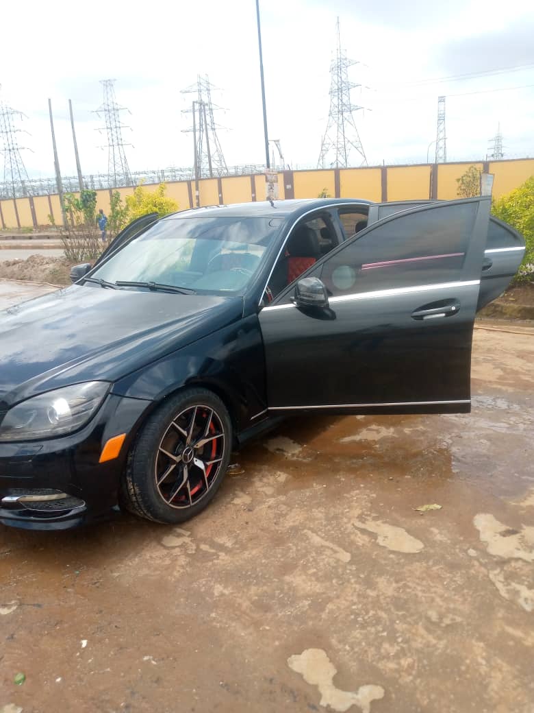 Emmyeddy6's tweet photo. URGENT SALE!!! 
  MAKE :MERCEDES BENZ C300
MODEL :C300
YEAR :2008
ENGINE PERFORMANCE:TOP NOTCH 
GEAR PERFORMANCE: EXCELLENT 
AC good 
REGISTRATION :- First 
Price: 2.4
ISSUES :-  JUST THE FRONT PASSENGER SHOCK ABSORBER

LOCATION :Lagos
WHATAPP:08182329862
#SHUTDOWN https://t.co/cqHQTEqpyD