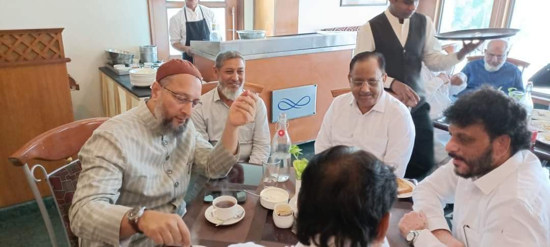 AIMIM_Nampally's tweet photo. LIVE: #AIMIM Chief &amp; MP Hyderabad Barrister @asadowaisi Sahab in Gujarat today 

Tonight at 7pm Br Owaisi will address a public meeting in Gomtipur, Ahmedabad, Gujarat. 

@aimim_national @SabirKabliwala @warispathan #OwaisiInGujarat https://t.co/ZvkEXacXSm