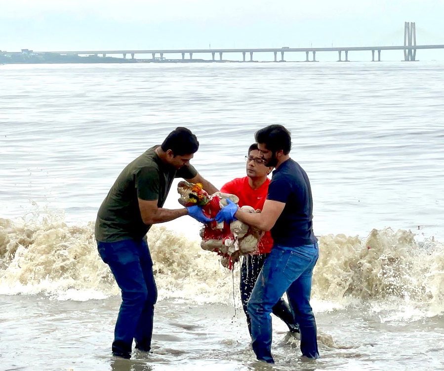 mnsadhikrut's tweet photo. महाराष्ट्र नवनिर्माण सेनेचे नेते, महाराष्ट्र नवनिर्माण विद्यार्थी सेनेचे अध्यक्ष श्री. अमितजी ठाकरे यांनी आज 'आपला समुद्र किनारा, आपली जबाबदारी' या मोहिमेत सक्रिय सहभाग घेतला. https://t.co/us8D6jBlKT