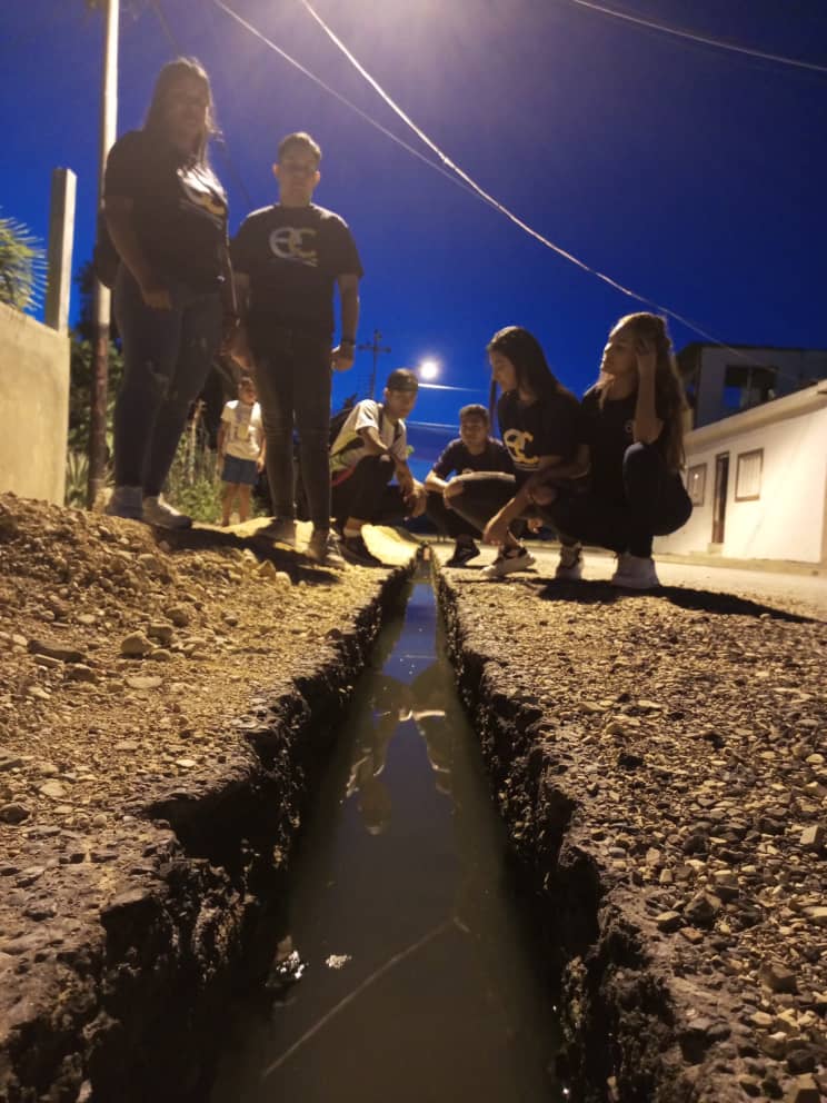 EcJuventudsucre's tweet photo. 2/2 en estás condiciones (si es qué la recibe), o qué se vea obligada a recogerla a grandes distancias cuando este es un servicio fundamental. Una mancha más de lo qué el gobierno nos ha ido dejando. 
#UnJovenUnDerecho #JovenesCiudadanos https://t.co/BpOsPY3nVt
