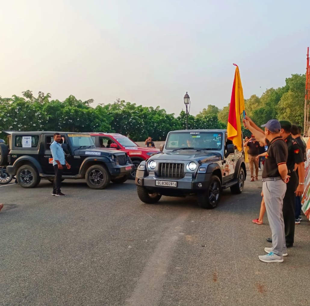 salute2soldier's tweet photo. Air Marshal Suraj Jha, AOP & Lt General Anil Samantara, DG Infantry flagged off the #HighPassChallenge, a World Record attempt by 04 Veterans from three Services, from #NationalWarMemorial. The challenge is spread over 5000kms over the next 15 days.
@DefenceMinIndia
@PMOIndia https://t.co/S8vL1jkBkk