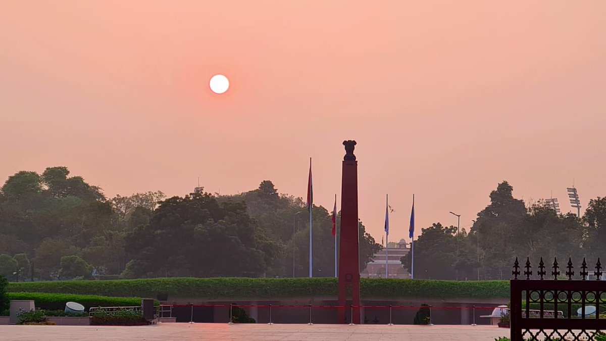 salute2soldier's tweet photo. Air Marshal Suraj Jha, AOP & Lt General Anil Samantara, DG Infantry flagged off the #HighPassChallenge, a World Record attempt by 04 Veterans from three Services, from #NationalWarMemorial. The challenge is spread over 5000kms over the next 15 days.
@DefenceMinIndia
@PMOIndia https://t.co/S8vL1jkBkk
