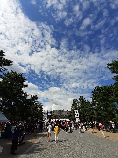 kujoyasan's tweet photo. 平安神宮
今日は何かジャグリングとかバンドとかの野外フェスやってるみたい。
楽しそう。
辻利で一息ついて再開🤗
#神社toミント
#こじぷろ
#平安神宮
#京都
#京都観光
#おすすめ神社
#Blief https://t.co/k5K7Al9cqb