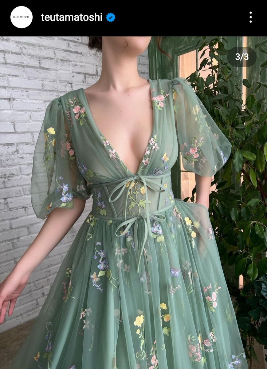 libbyflatt's tweet photo. Petition for Teuta Matoshi to design the dresses for the courts' aesthetics for the #ACOTAR show adaptation https://t.co/5zsbV3TUHI