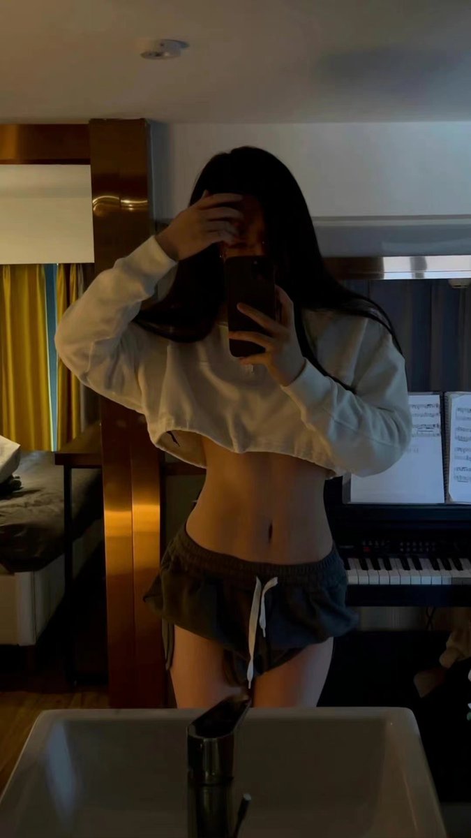 yuxinge3's tweet photo. 中秋快乐😘😘 https://t.co/aeJLFLrNCv