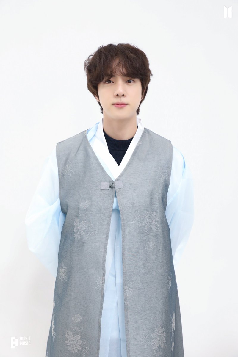 seokjinism1's tweet photo. Kim Seokjin looks like a baby prince in hanbok #JIN https://t.co/ENpIJZDp04